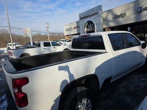 Used 2024 Chevrolet Silverado 3500 LT w/ Convenience Package image 15