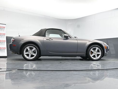 Used 2006 MAZDA MX-5 Miata Touring image 35