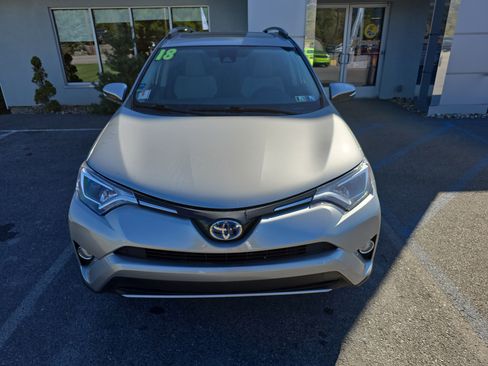 Used 2018 Toyota RAV4 XLE image 9