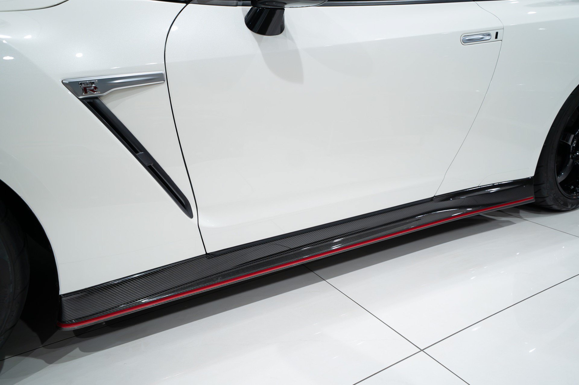 Used 2016 Nissan GT-R NISMO AWD/4WD image 46