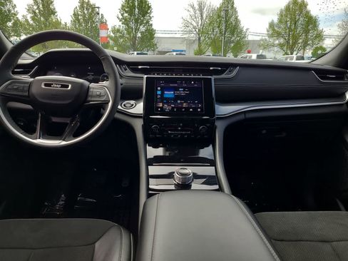 Used 2023 Jeep Grand Cherokee L Laredo image 18