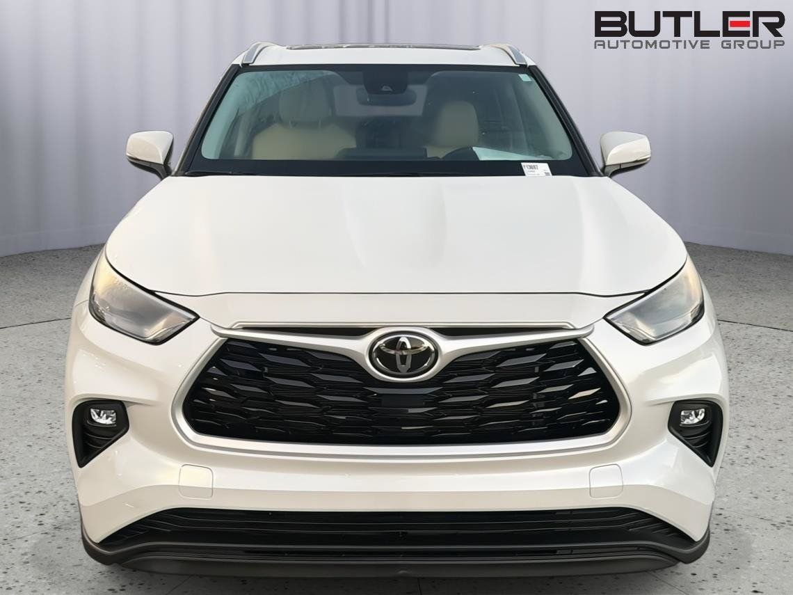 Used 2023 Toyota Highlander XLE FWD image 9