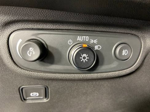 Used 2024 GMC Terrain SLT FWD image 30
