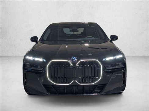 Used 2026 BMW 750e xDrive AWD/4WD image 5