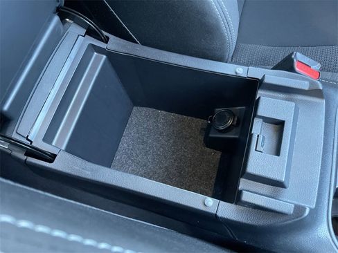 Used 2024 Subaru Outback Premium image 31