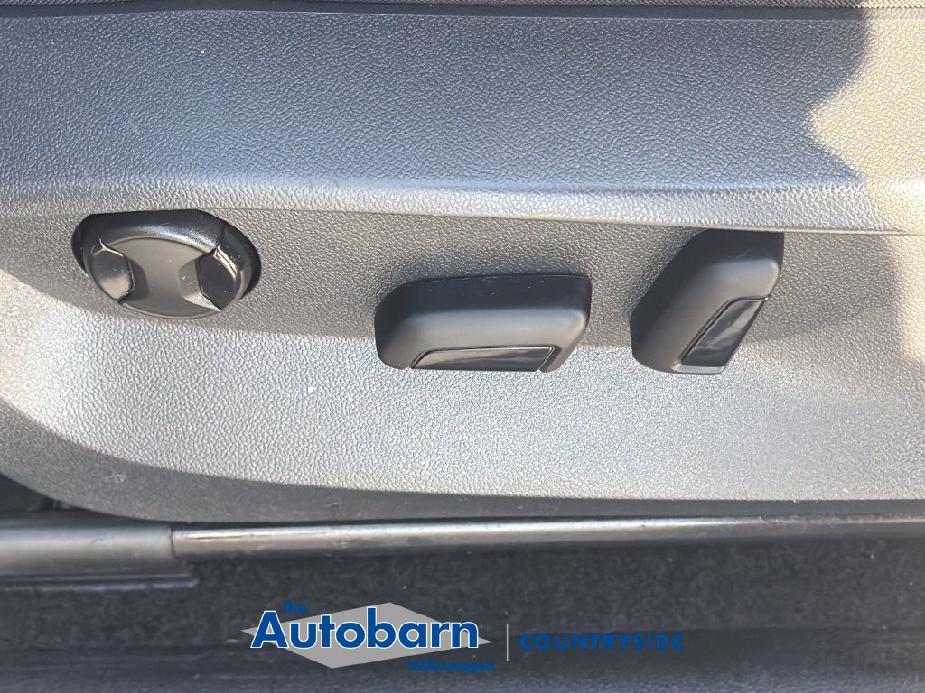 Certified 2023 Volkswagen Tiguan SE w/ Panoramic Sunroof Package AWD/4WD image 10