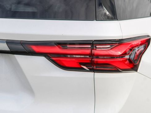 Used 2022 Chevrolet Traverse RS w/ LPO, Floor Liner Package FWD image 7