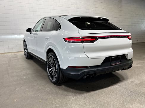 Certified 2022 Porsche Cayenne Coupe AWD/4WD image 3