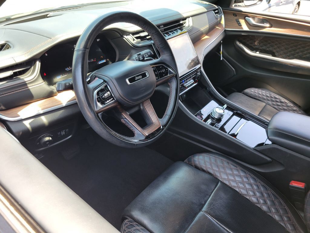 Used 2022 Jeep Grand Cherokee Summit w/ Adv Protech Group IV AWD/4WD image 3