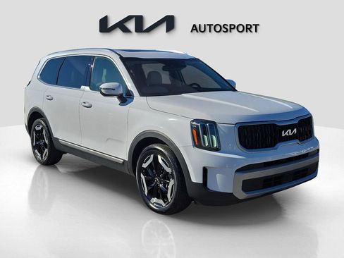 Used 2023 Kia Telluride EX w/ EX Captain's Chair Package image 3
