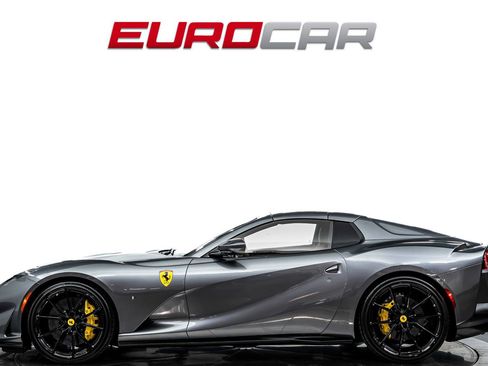 Used 2022 Ferrari 812 GTS image 3