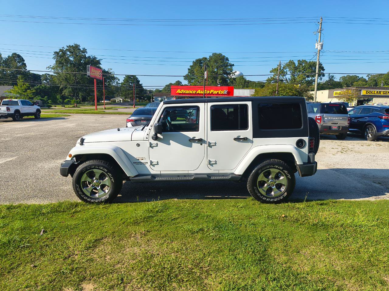 Used 2017 Jeep Wrangler Unlimited Sahara w/ Max Tow Package AWD/4WD image 5