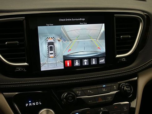Used 2021 Chrysler Pacifica Limited w/ Premium & Safety Sphere Group FWD image 14