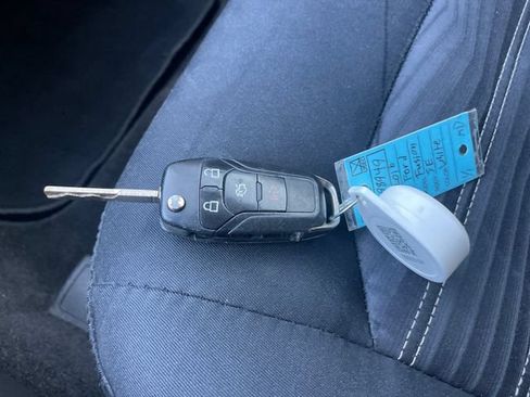 Used 2016 Ford Fusion SE FWD image 29