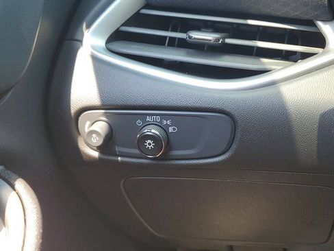 Used 2025 Chevrolet Malibu LS FWD image 21