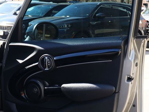 Used 2017 MINI Cooper S image 33