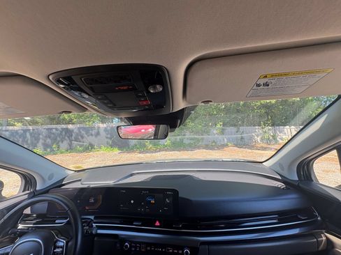 Used 2026 Kia Carnival FWD image 33