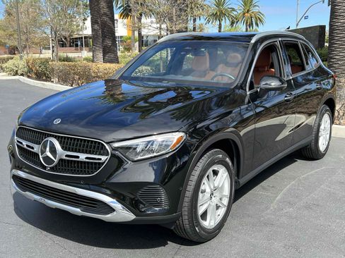Used 2023 Mercedes-Benz GLC 300 4MATIC w/ Exclusive Trim Package image 14