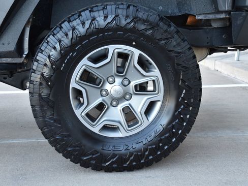 Used 2016 Jeep Wrangler Rubicon AWD/4WD image 41