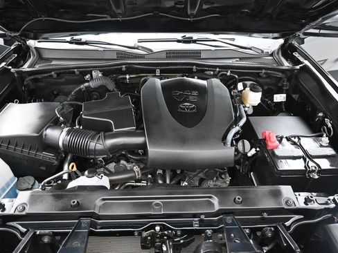 Used 2022 Toyota Tacoma SR AWD/4WD image 34