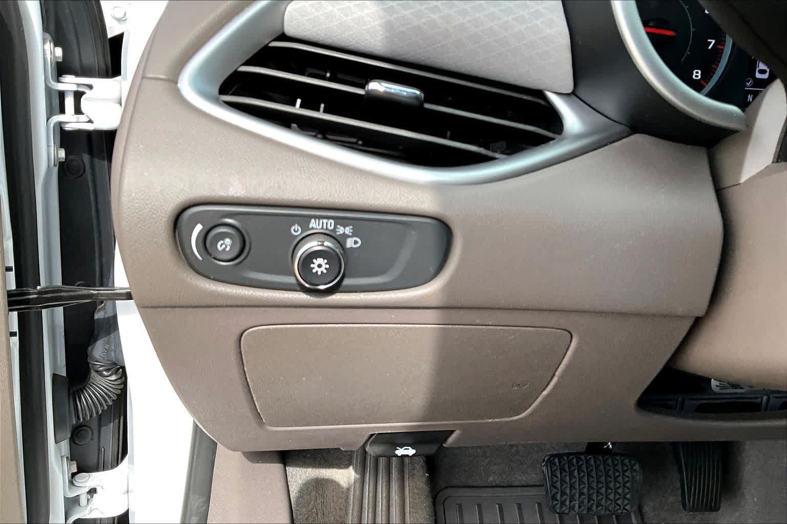 Used 2023 Chevrolet Malibu LT FWD image 21