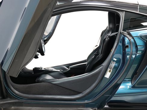 Used 2021 McLaren GT RWD image 12
