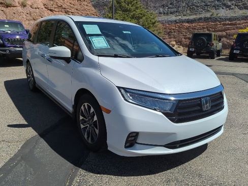 Used 2024 Honda Odyssey EX-L image 3