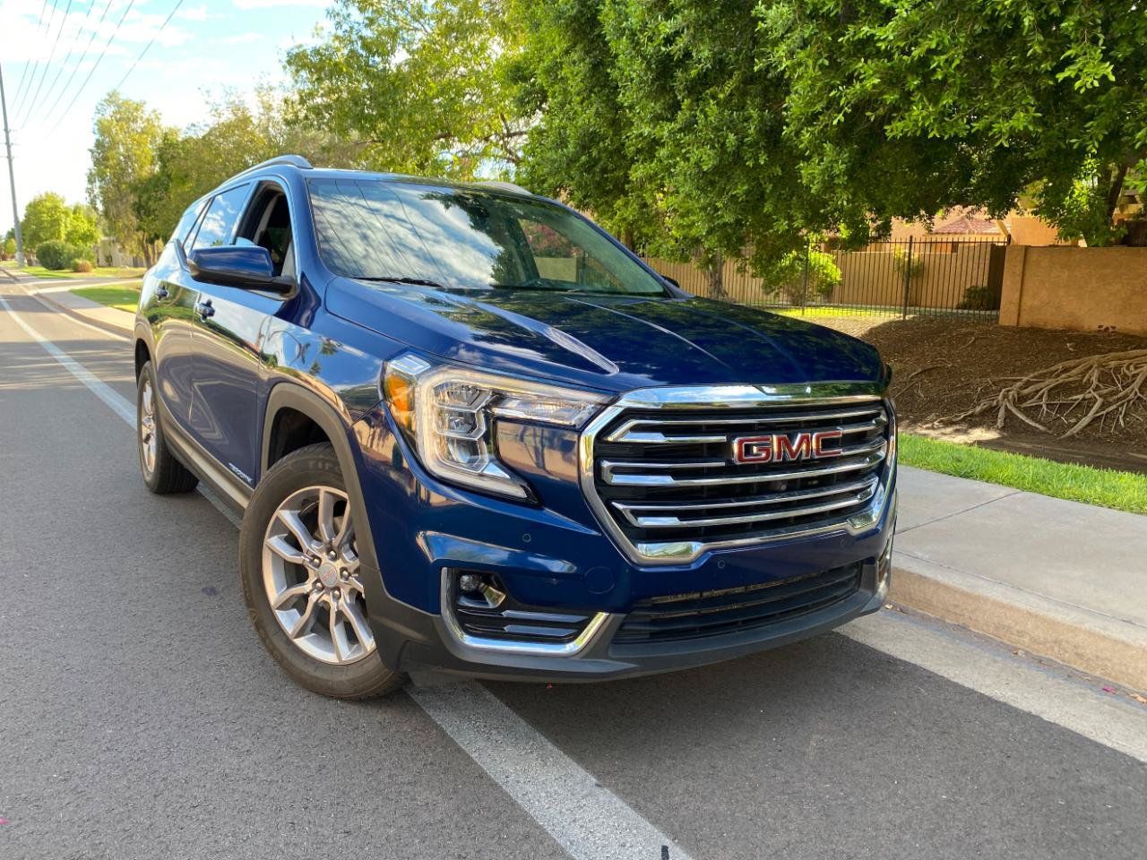 Used 2022 GMC Terrain SLT w/ Tech Package AWD/4WD image 2