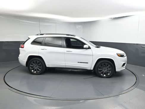 Used 2021 Jeep Cherokee High Altitude image 24