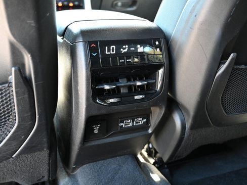 Used 2022 Jeep Grand Cherokee L Laredo AWD/4WD image 17