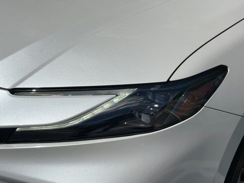 Used 2025 Toyota Camry XSE FWD image 11