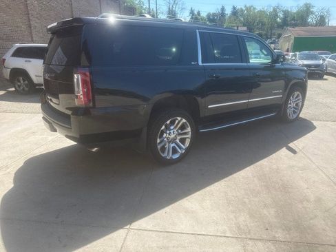Used 2017 GMC Yukon XL SLT w/ Premium Edition AWD/4WD image 6