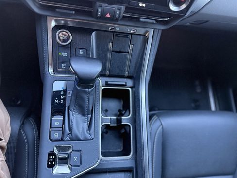 Used 2024 Lexus GX 550 image 39