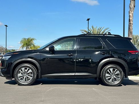 Used 2022 Nissan Pathfinder SV w/ SV Black Package FWD image 7
