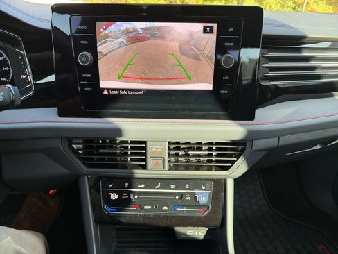 Used 2025 Volkswagen Jetta GLI Autobahn image 27