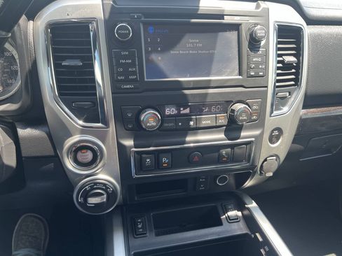 Used 2018 Nissan Titan SV w/ SV Convenience Package AWD/4WD image 11