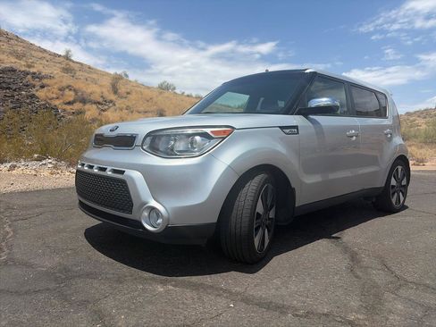 Used 2015 Kia Soul ! w/ Sun & Sound Package FWD image 1
