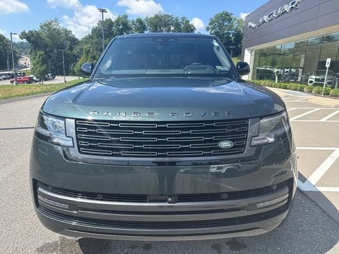 Used 2025 Land Rover Range Rover SE AWD/4WD image 2