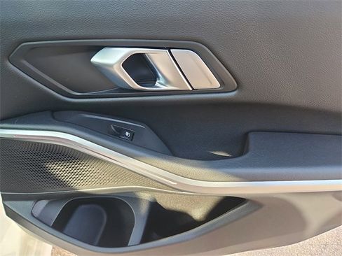 Used 2023 BMW 330i xDrive Sedan w/ Premium Package image 31