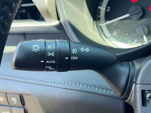 Used 2023 Toyota Highlander LE image 27