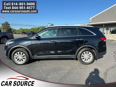 Used 2017 Kia Sorento AWD image 4