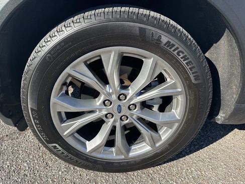 Used 2023 Ford Explorer XLT w/ Equipment Group 202A image 3