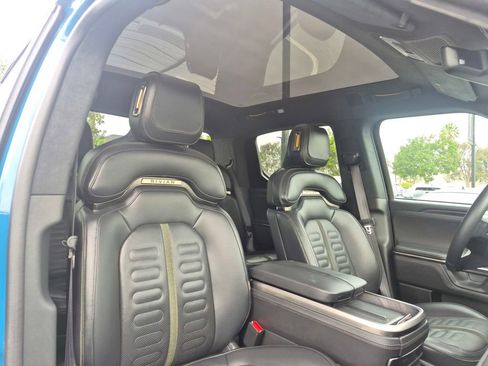 Used 2025 Rivian R1T Adventure image 33