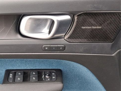 Certified 2022 Volvo C40 P8 Recharge Ultimate image 11