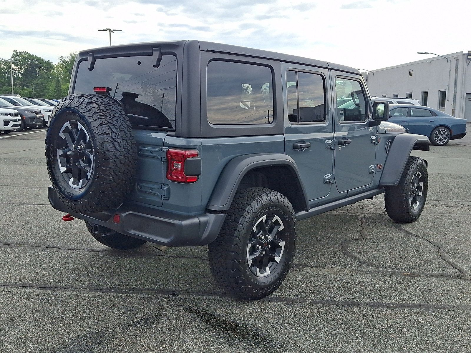 Used 2025 Jeep Wrangler Unlimited Rubicon w/ Convenience Group AWD/4WD image 6
