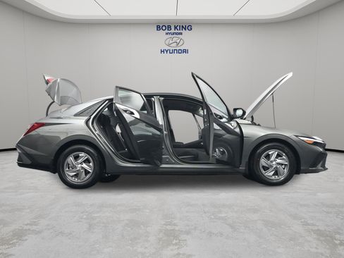New 2026 Hyundai Elantra SE FWD image 30