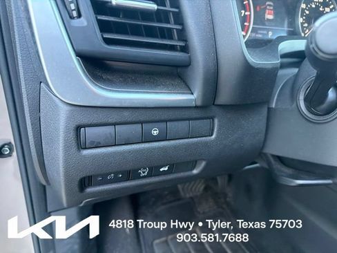 Used 2024 Nissan Rogue SV FWD image 15