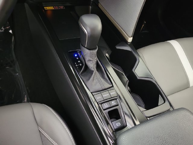 Used 2025 Toyota Camry SE FWD image 30