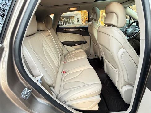 Used 2018 Lincoln MKC Reserve w/ Lincoln MKC Climate Package image 24