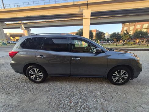 Used 2019 Nissan Pathfinder SV FWD image 11